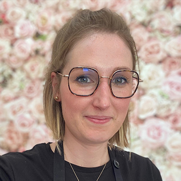 Laura Employée spécialiste du soin et électrolyse
